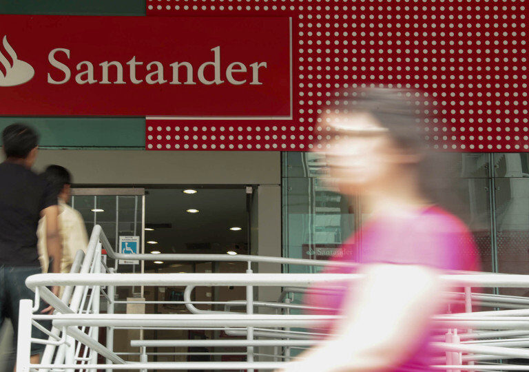 Siete directivos del Santander investigados por blanquear casi 74 millones de clientes VIP