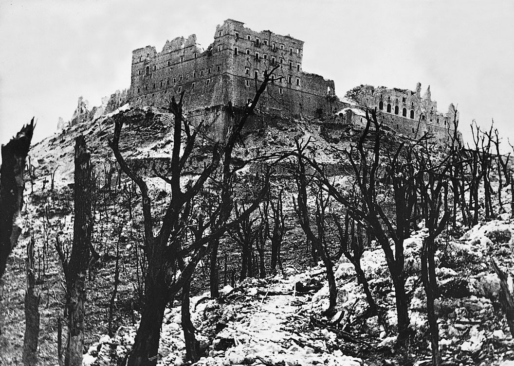 Restos de la Abadía de Montecassino tras el bombardeo al que fue sometida el 15 de febrero de 1944.