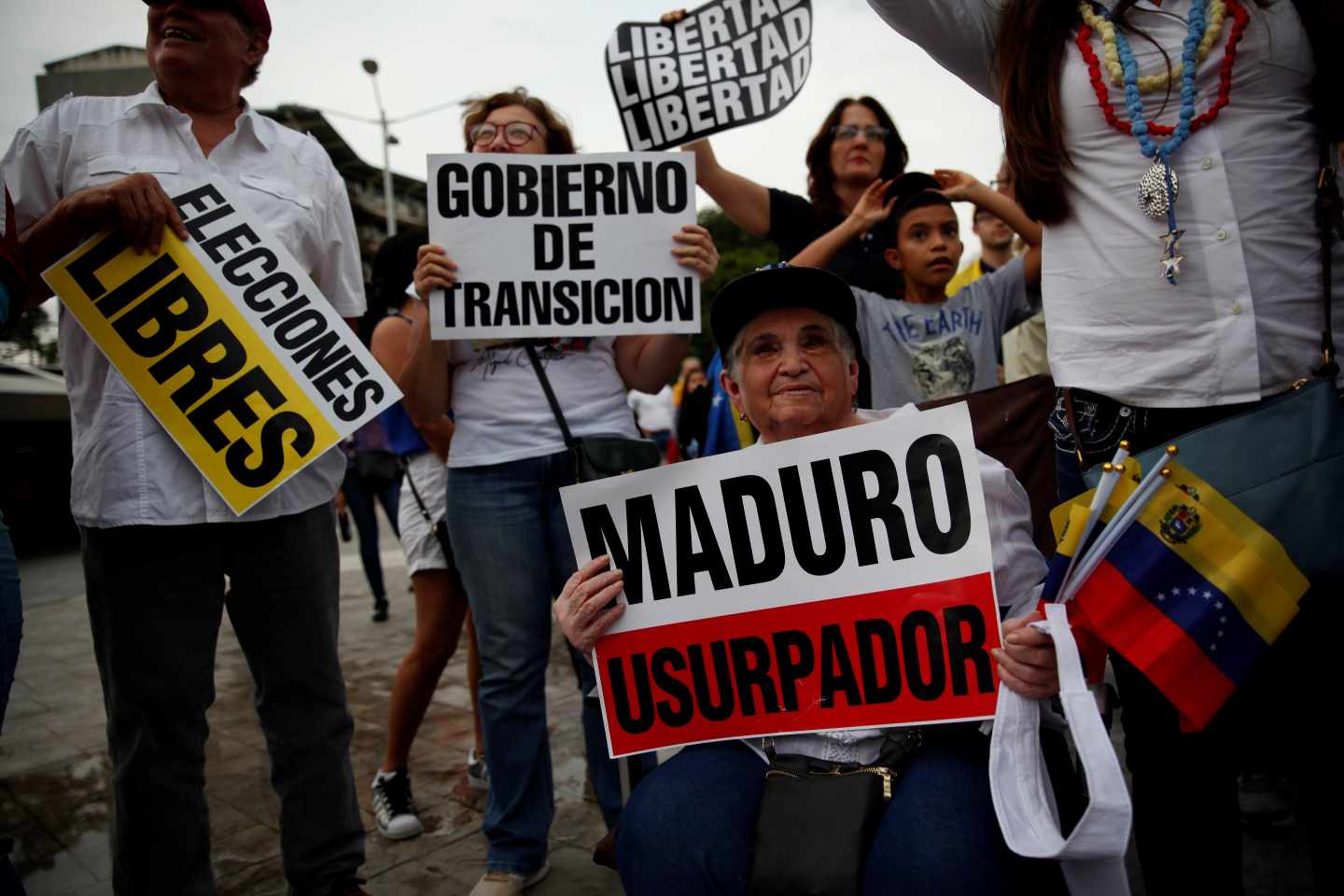 Ciudadanos protestan contra Nicolás Maduro, el miércoles 1 de mayo en Caracas.