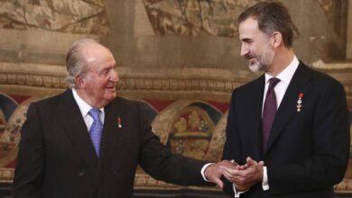 Felipe VI retira la asignación de dinero público a Don Juan Carlos y renuncia a su herencia