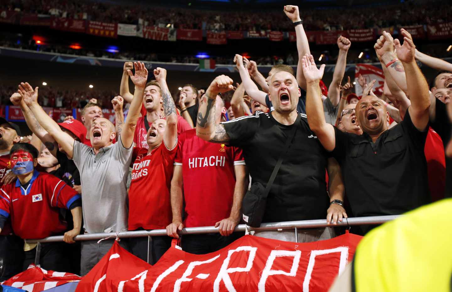 Aficionados del Liverpool en el Wanda Metropolitano.