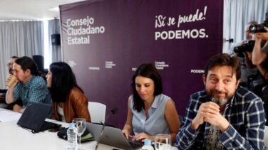 Montero amenaza a los barones de Podemos con primarias si cuestionan su liderazgo