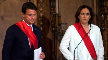 Valls le niega el saludo a Torra en la recepción en el Palau de la Generalitat