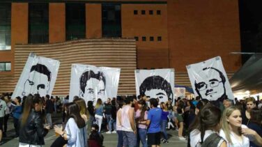 Vitoria retira carteles gigantes del asesino de Fernando Buesa tras dos días expuestos