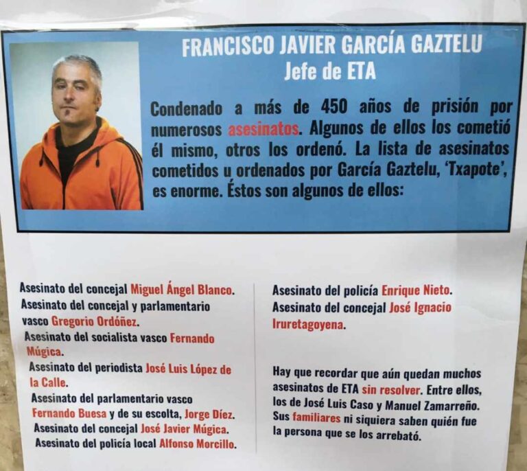 Arrancan carteles en Galdakao con el historial criminal de los presos de ETA del pueblo