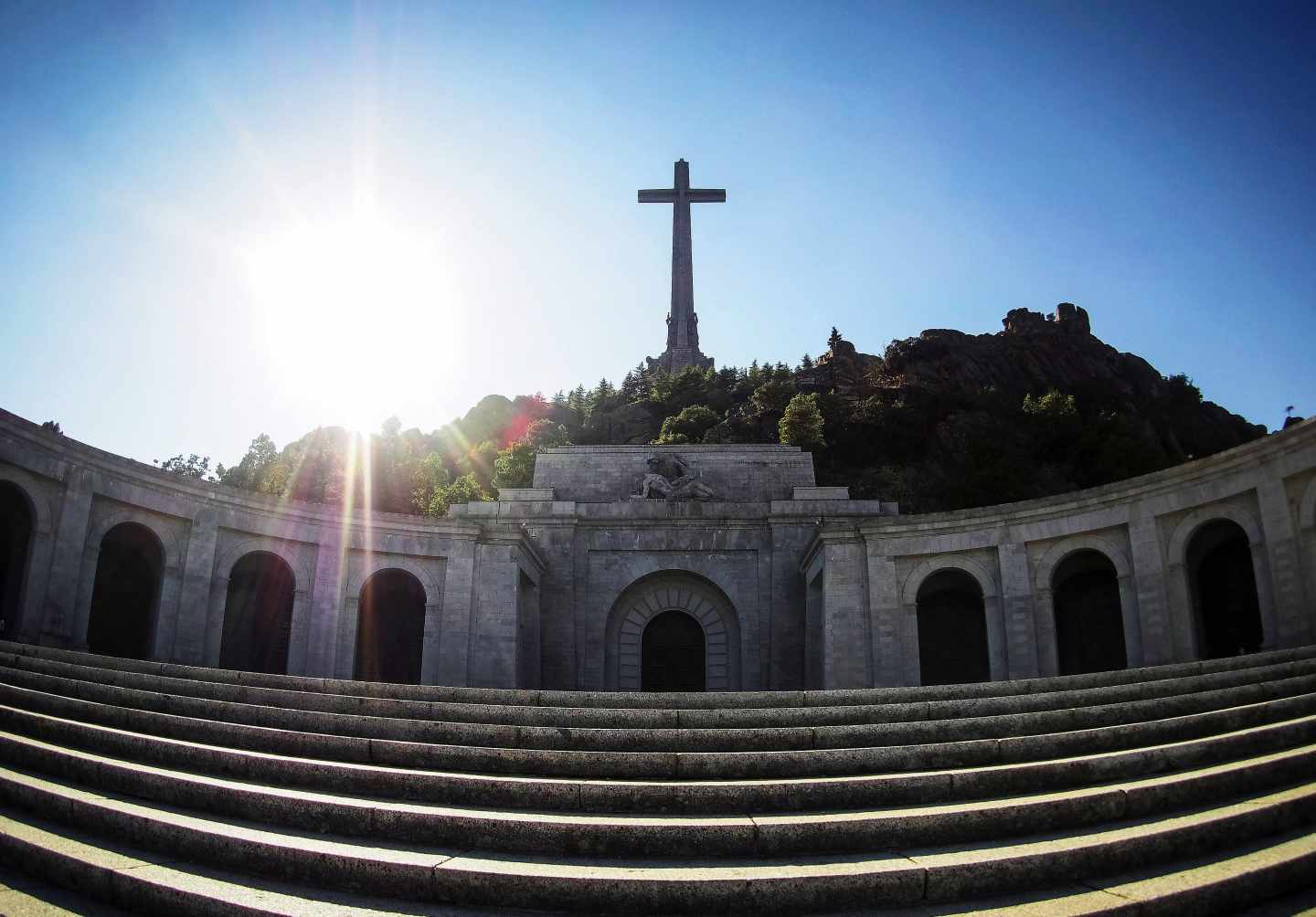 Panorámica de la basílica del Valle de los Caídos, en la Sierra de Guadarrama.