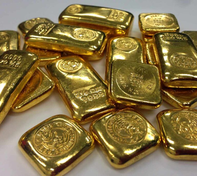 El oro supera el umbral de los 2.000 dólares entre incertidumbre y desconfianza