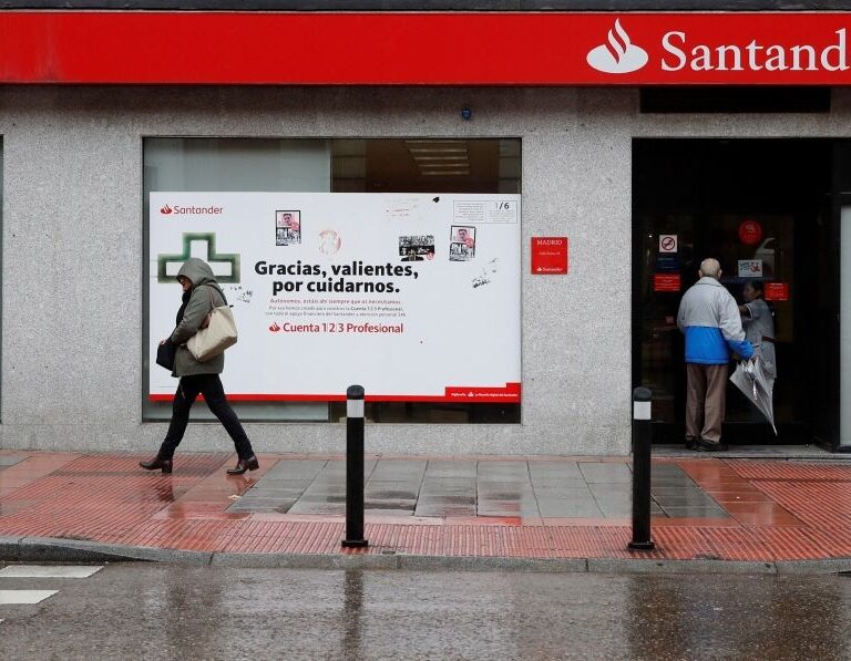 Santander se compromete a reducir las bajas del ERE y mejora las prejubilaciones