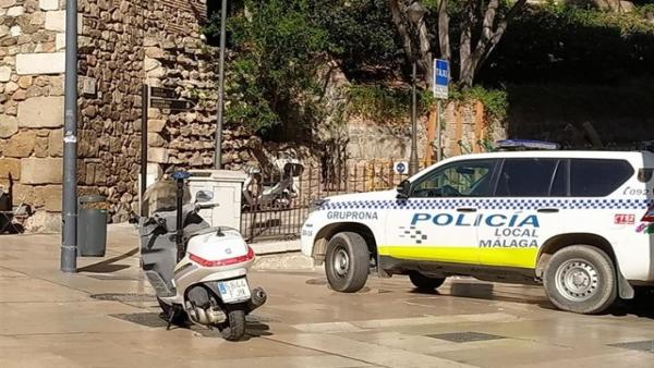Coche y motocicleta de la Policía de Málaga