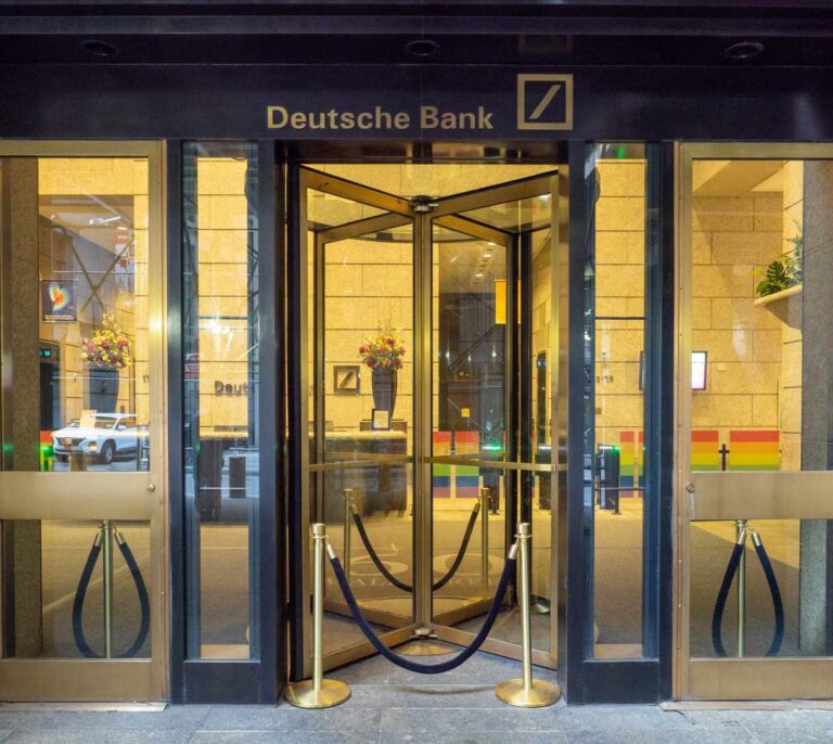 Deutsche Bank ficha a 10 banqueros de UBS y Credit Suisse para reforzar su banca privada