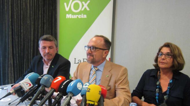 Vox desiste en Murcia de revisar la Ley LGTBI para llegar a un acuerdo con PP y Cs