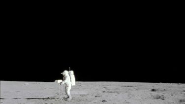 La NASA quiere enviar a una mujer y a un hombre a la Luna en 2024