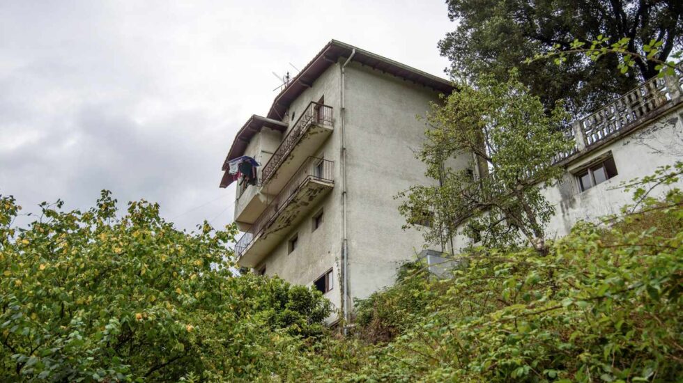 Imagen de la vivienda desde la que se precipitó el bebé de 20 meses fallecido en Güeñes.
