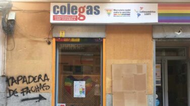 Atacan la sede de una asociación LGTB en Madrid: "Tapadera de fachas"