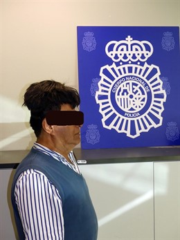 Pillan en el Aeropuerto de Barcelona a un hombre que ocultaba cocaína en su peluquín