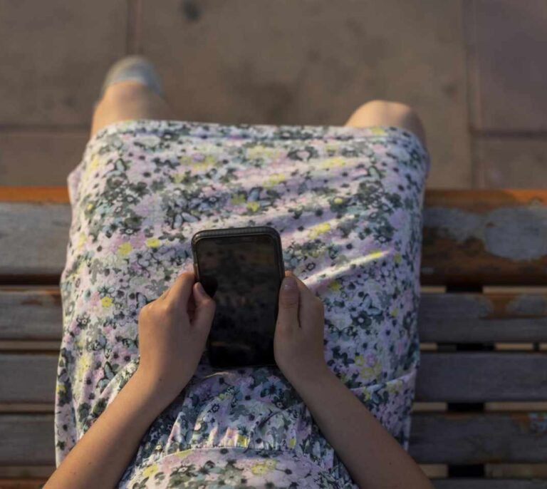 El 70% de los jóvenes entre 18 y 20 años dice que sufrió violencia online en la infancia