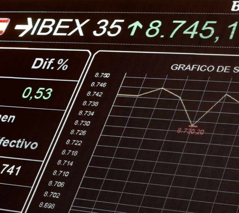 El Ibex pierde el miedo a la "guerra de divisas" y firma su mayor subida en 5 meses