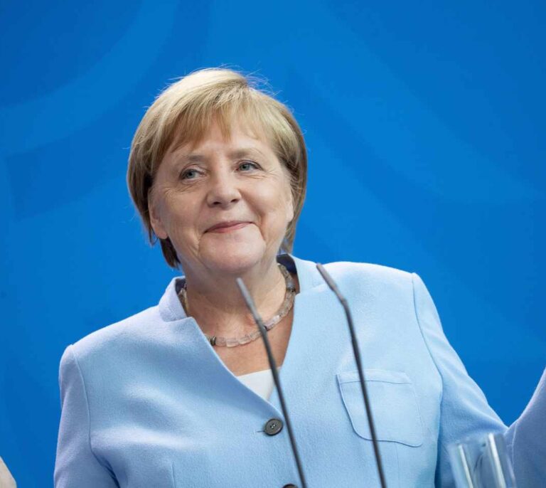 La canciller Angela Merkel, galardonada con el Premio Europeo Carlos V