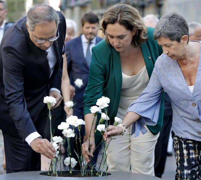 Barcelona homenajea a las víctimas del 17-A