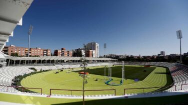 Almeida agradece a Carmena la recuperación de Vallehermoso y el estadio rompe a aplaudir