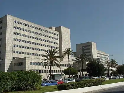 Trasladan al hospital a un niño de seis años tras caer de un segundo piso en Málaga