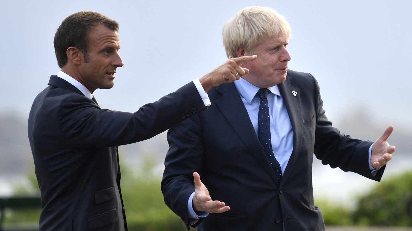 Emmanuel Macron y Boris Johnson, antes de la primera cena oficial del G-7 en Biarritz.