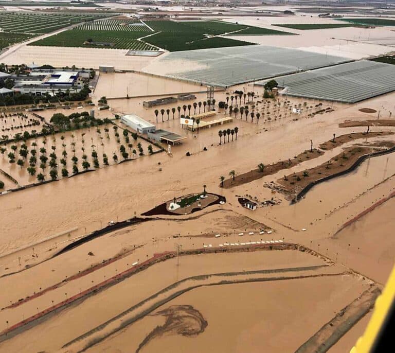 Vuelos y trenes cancelados y carreteras cortadas por los efectos de la gota fría