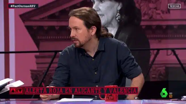 Iglesias acusa a Pedro Sánchez de girar a la derecha "como Susana Díaz"