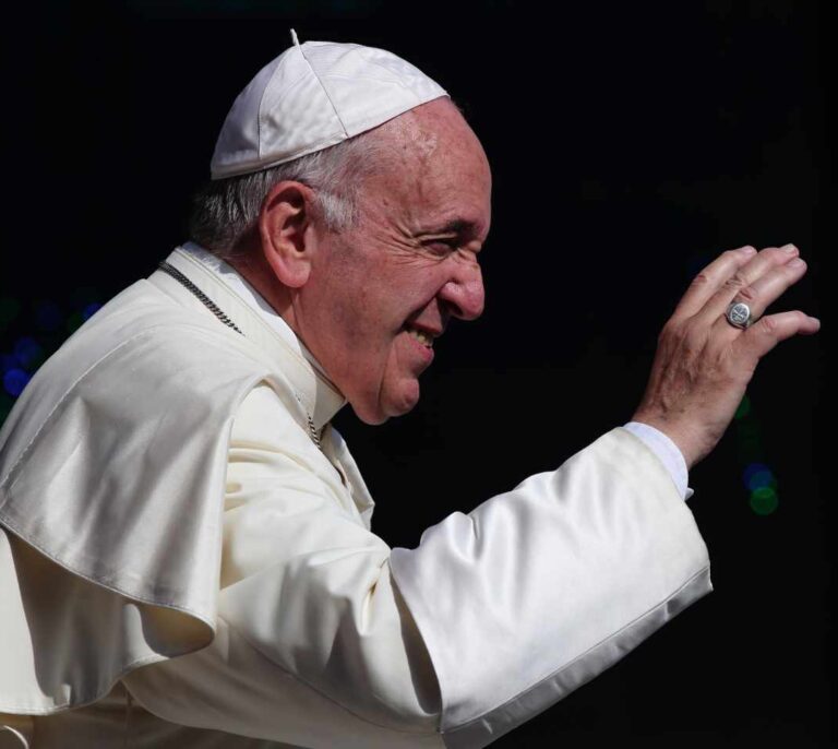 El Papa Francisco, rescatado tras quedarse encerrado en un ascensor en El Vaticano