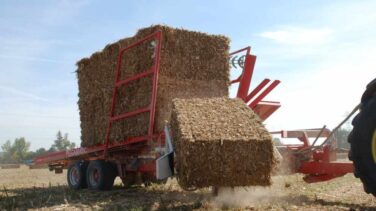 Muere un hombre al ser aplastado por una paca de alfalfa en Palencia