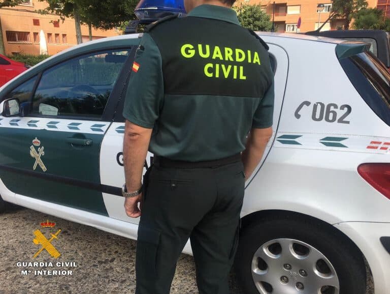 Agentes de la Guardia Civil desarrollan un operativo contra el tráfico internacional de hachís en Málaga