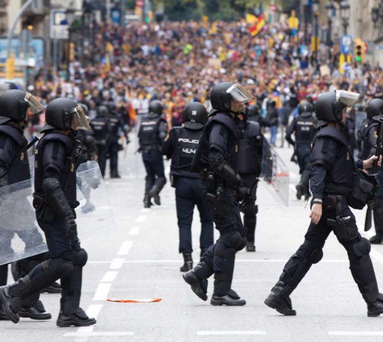 La Policía moviliza a 450 antidisturbios por el 'clásico': sólo actuarán si los Mossos piden ayuda