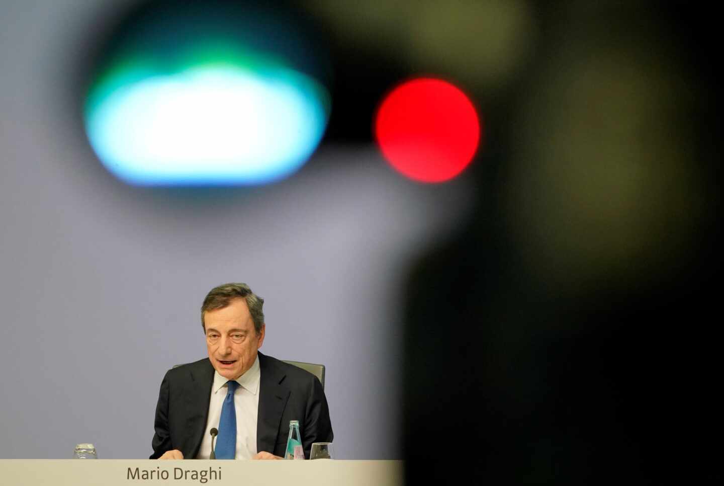 Termina la era Draghi al frente del BCE: "La incertidumbre sigue".