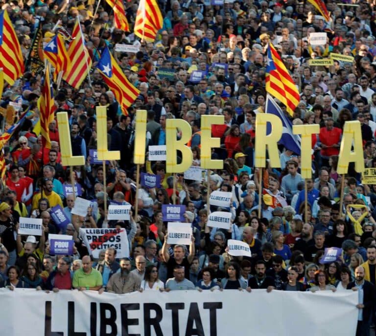 Torra amenaza desde la calle: "Iremos tan lejos como el pueblo de Cataluña quiera"