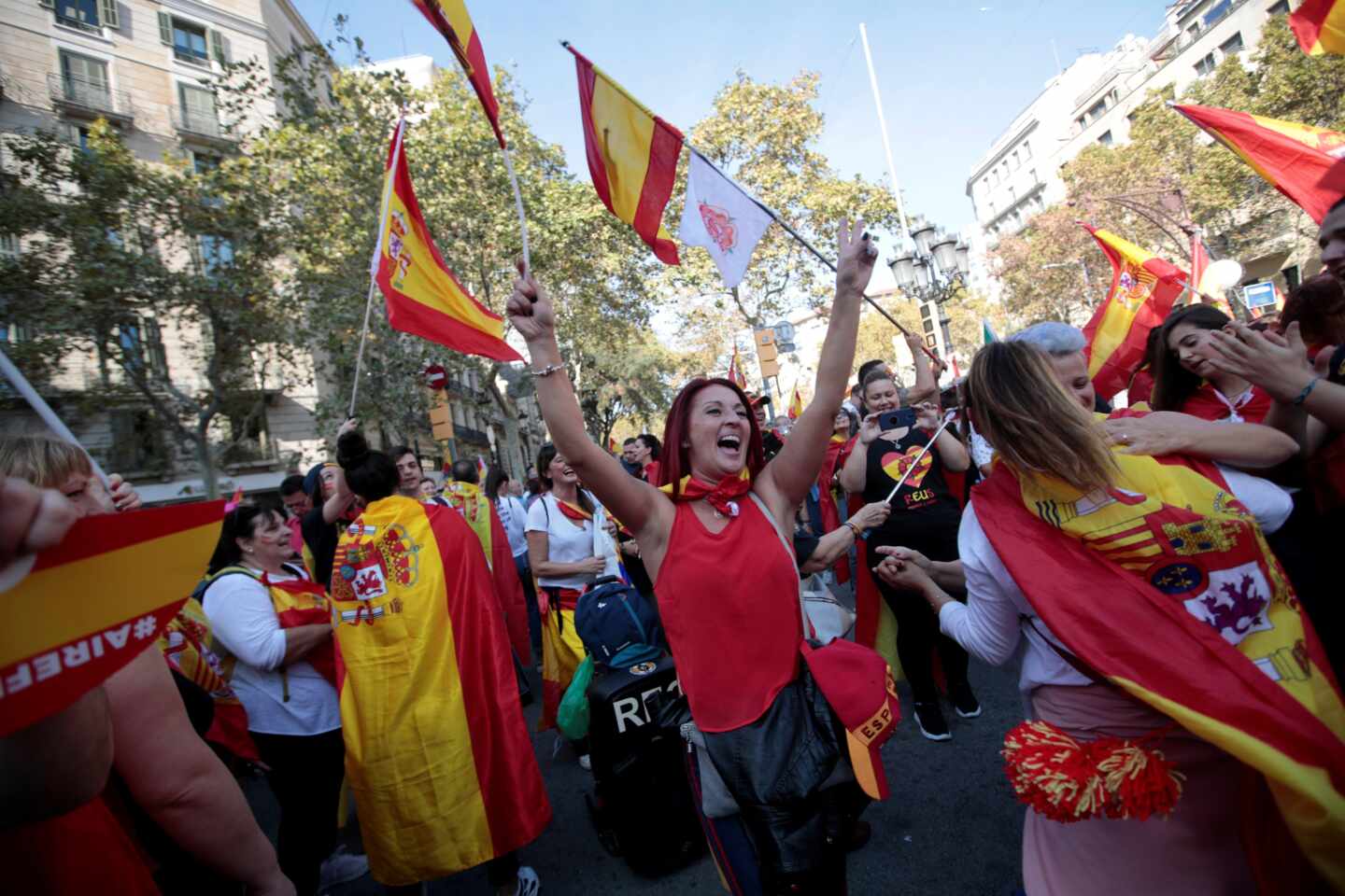 Multitudinaria manifestación en Barcelona para decir "basta" a la violencia independentista