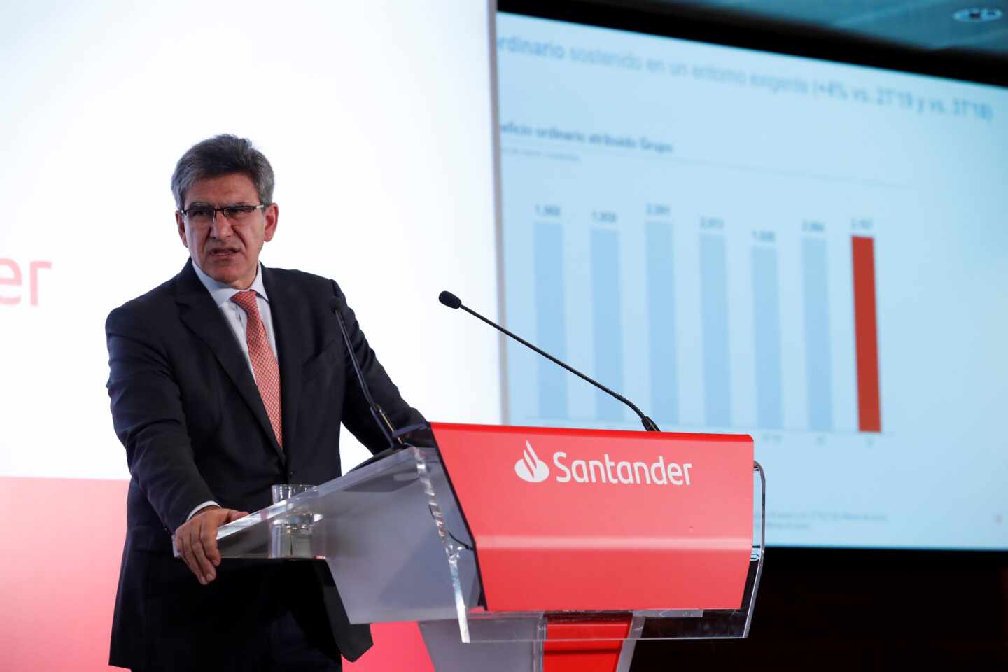 Santander terminará 2020 en pérdidas y actualizará su plan de reducción de costes