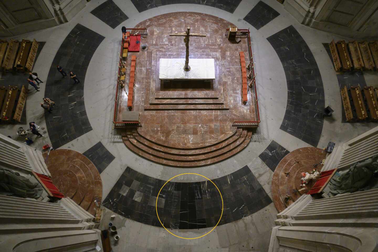 La basílica del Valle de los Caídos, después de la salida ...