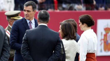 Pitidos y gritos  de"fuera, fuera" a Sánchez en el desfile de la Fiesta Nacional