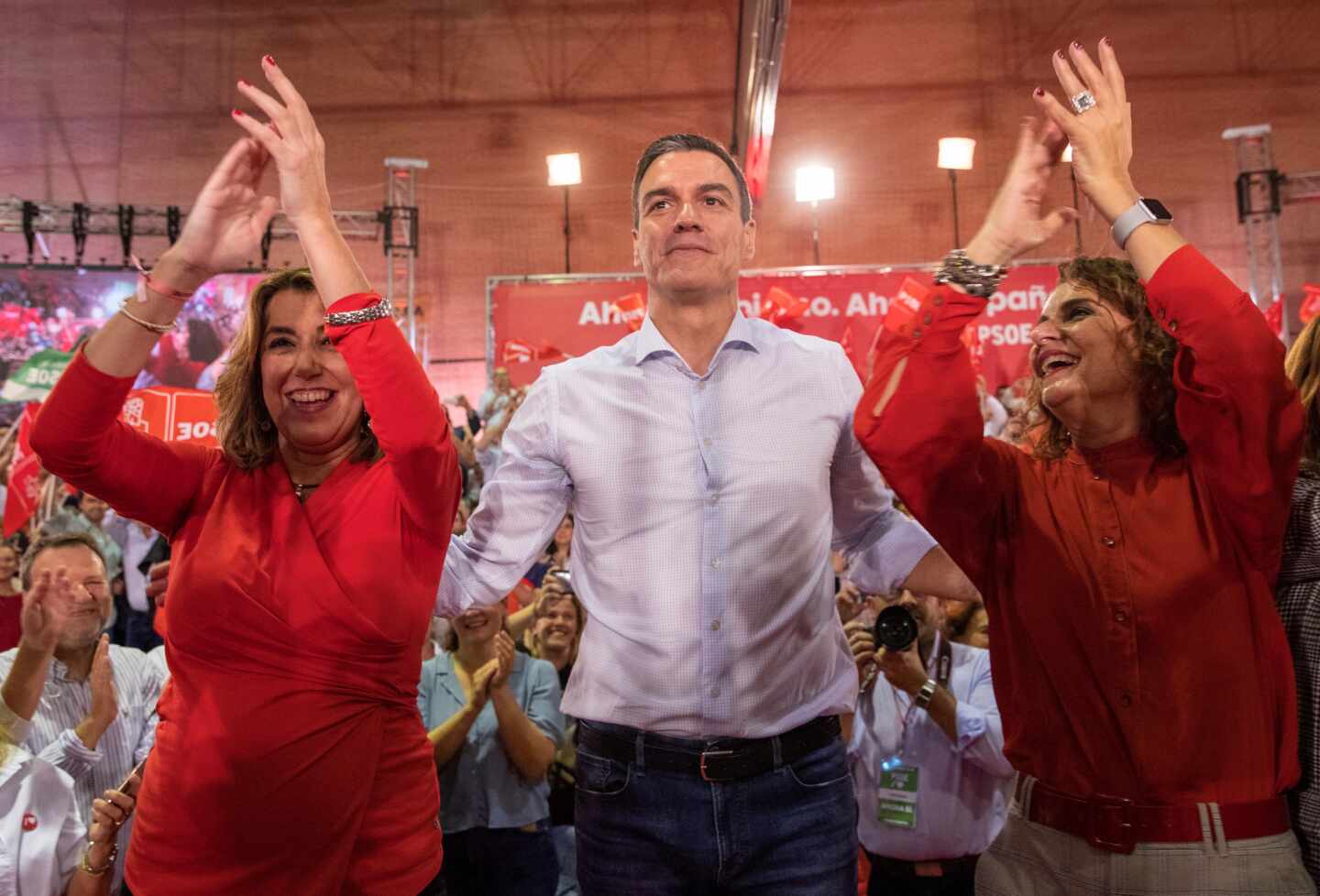 Sánchez arranca la campaña cuestionando al Constitucional por las bajas laborales