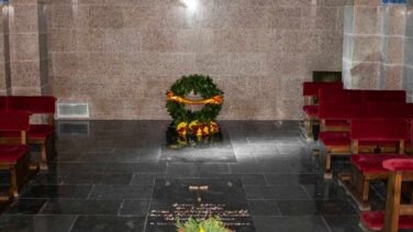 Así es la nueva tumba de Franco en el cementerio de Mingorrubio