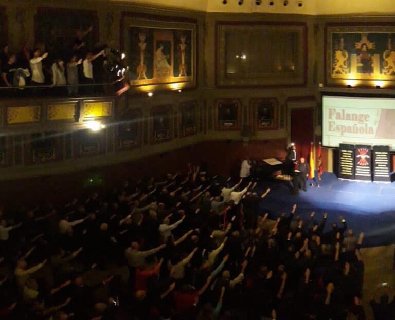 Exaltación de la dictadura en un acto de la Falange en el Ateneo de Madrid que finalizó con el "Cara al sol"