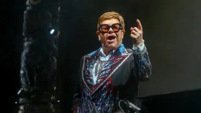 Elton John abandona un concierto tras quedarse sin voz por culpa de una neumonía