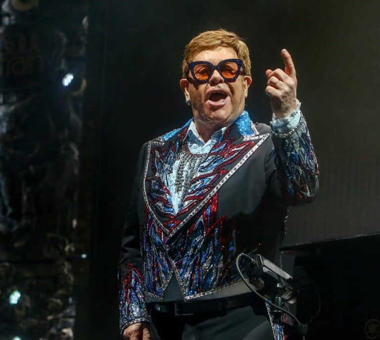 Elton John abandona un concierto tras quedarse sin voz por culpa de una neumonía