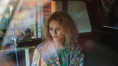 Vanessa Paradis cancela su gira española por los disturbios en Barcelona