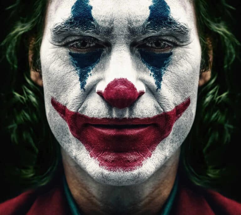 Joaquín Phoenix logra que las armas sean lo menos peligroso de su 'Joker'