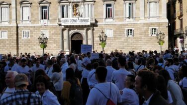 Más País pincha en Barcelona: fracaso de convocatoria de Parlem en la plaza Sant Jaume