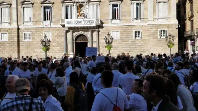 Más País pincha en Barcelona: fracaso de convocatoria de Parlem en la plaza Sant Jaume