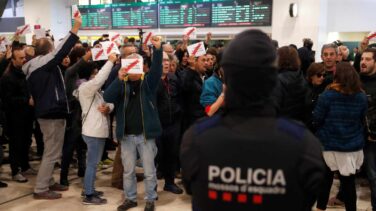 La Policía y los Mossos blindan la estación de Sants por las protestas de los CDR