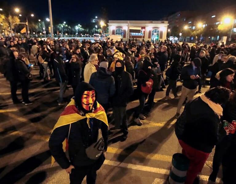 Los Mossos impiden al fin que se corte la Meridiana en la jornada 39 de protestas