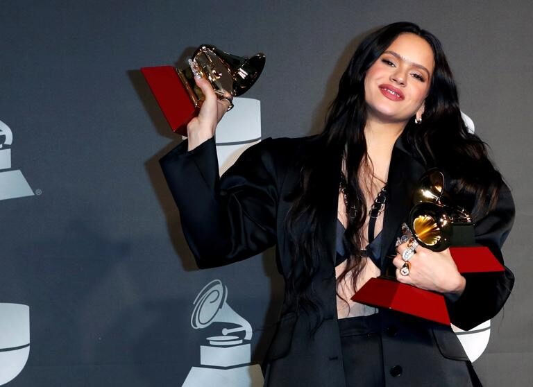 Rosalía se corona en los Grammy Latinos con cinco premios